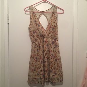 Floral print summer dress with keyhole lace back